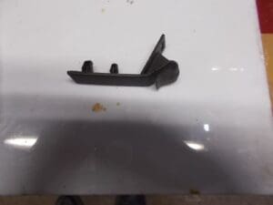 60738744  GANCIO DESTRO BAULE ALFA 33 NUOVO ORIGINALE