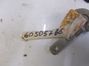 60505766 CERNIERA DESTRA PORTA POSTERIORE ALFA 33  E ALFA 33 I.E. NUOVO ORIGINALE