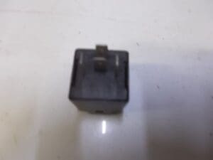 60800385  RELÈ INTERMITTENZA LUCI EMERGENZA ALFA RZ SZ 75 164 33 SPIDER NUOVO ORIGINALE