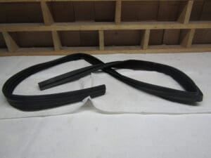 60609913 GUARNIZIONE GUIDAVETRO POSTERIORE DS ALFA 164 NUOVO ORIGINALE