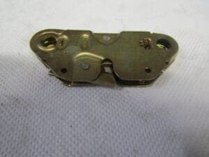 60733781 SERRATURA COFANO MOTORE ALFA ALFETTA NUOVO ORIGINALE