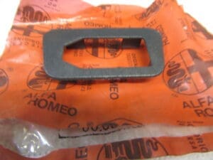 116505933000 CORNICE FANALINO TARGA GIULIETTA NUOVO ORIGINALE