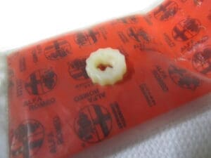 60770003 GRAFFETTA FISSAGGIO PROFILO PARAURTI ALFA 90 NUOVO ORIGINALE