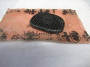 46755869 COPRIPEDALE GOMMINO FRIZIONE  ALFA 147 GT NUOVO ORIGINALE
