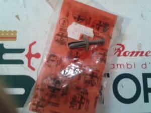 156017476 BLOCCHETTO FISSAGGIO RIVESTIMENTO PORTELLONE BAULE ALFA 156 NUOVO ORIGINALE