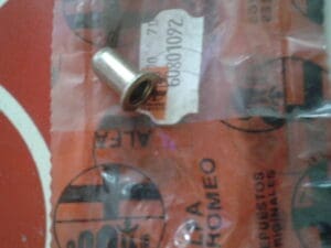 60801092 BLOCCHETTO FISSAGGIO STAFFA CENTRALINA CRUISE CONTROL ALFA 164 NUOVO ORIGINALE