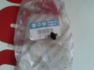 82478063 BOCCOLA FREGIO BAULE ALFA 147  156 MITO GT .. NUOVO ORIGINALE