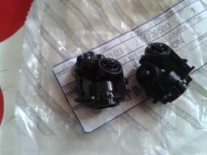 71739583 KIT 2 SPRUZZATORI TERGI PROIETTORI FARI ALFA 147 NUOVO ORIGINALE