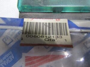 60812133 PLAFONIERA CON PULSANTE APERTURA BAULE ALFA 155 NUOVO ORIGINALE - immagine 3