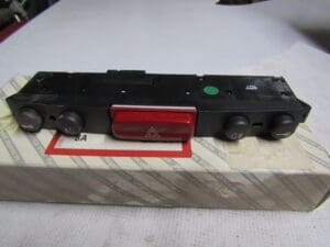 735294462 PULSANTIERA TUNNEL CENTRALE ALFA  147 GT NUOVO ORIGINALE