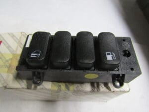 156026919 MOSTRINA PULSANTIERA PLANCIA CENTRALE COMANDI PORTE E SERBATOIO ALFA 166 2.4 JTD NUOVO ORIGINALE