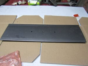 113509003200 SUPPORTO TARGA GRIGIO SCURO ALFA ALFETTA GIULIETTA NUOVO ORIGINALE