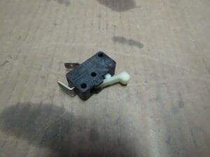 60561961 INTERRUTTORE RISCALDAMENTO CONDIZIONAMENTO ALFA 33 NUOVO ORIGINALE