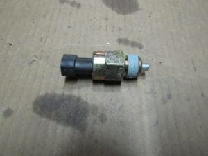 60811781 INTERRUTTORE LUCE RETROMARCIA ALFA 145 146 NUOVO ORIGINALE