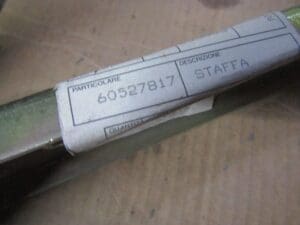60527817 STAFFA DESTRA PARAURTI ANTERIORE ALFA 75 NUOVO ORIGINALE - immagine 3