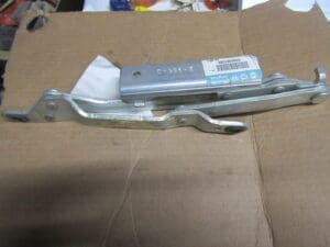 82481320 CERNIERA DESTRA BAULE ALFA 166 NUOVO ORIGINALE