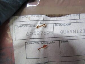 60527629 GUARNIZIONE SPECCHIETTO RETROVISORE ALFA 75 NUOVO ORIGINALE - immagine 3