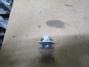 7623058 BLOCCETO FISSAGGIO PARAFANGO ANTERIORE ALFA 145 146 155 NUOVO ORIGINALE