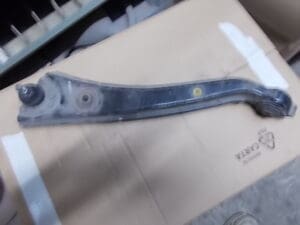 60501401  BRACCIO OSCILLANTE DX SOSPENSIONE ANTERIORE ALFA 33  NUOVO ORIGINALE