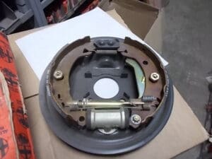 60514885 PIASTRA FRENI COMPLETA POSTERIORE DX ALFA 33 NUOVO ORIGINALE