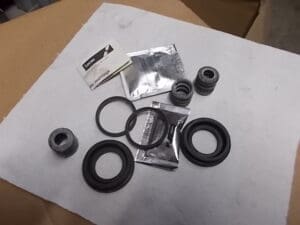 9941668 KIT REVISIONE FRENO PINZA POSTERIORE ALFA  145 146 155 GTV SPIDER NUOVO ORIGINALE