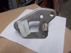 60628266 STAFFA SX SOSPENSIONE POSTERIORE ALFA 166 NUOVO ORIGINALE