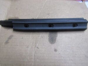 60618679 CANALINO GUARNIZIONE CAPOTE ALFA SPIDER 916 DAL 1998 IN POI NUOVO ORIGINALE  (COMPRESE 3 VITI)