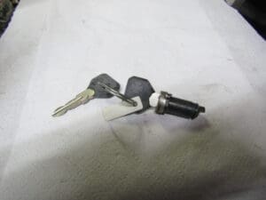 60778253 BLOCCHETTO SERRATURA CASSETTO PORTAOGGETTI ALFA 164 NUOVO ORIGINALE