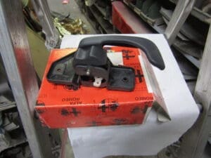 153352061 MANIGLIA POSTERIORE DESTRA INTERNA ALFA 146 NUOVO ORIGINALE