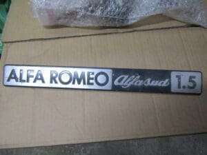 alfasud15 TARGHETTA STEMMA SIGLA MODELLO ALFA SUD 1.5 NUOVO ORIGINALE