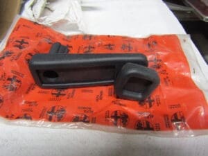 60589900 MANIGLIA ALZACRISTALLO ALFA 164 SUPER NUOVO ORIGINALE