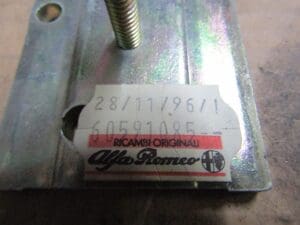 60591085 PIASTRINA CRISTALLO PORTE ANTERIORI ALFA GTV SPIDER NUOVO ORIGINALE - immagine 3