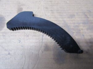 46744746  DISPOSITIVO ARRESTO DX VANO PORTAOGGETTI ALFA 147  GT NUOVO ORIGINALE