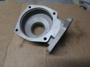 60507531 CORPO POMPA ACQUA ALFA 33 164 NUOVO ORIGINALE