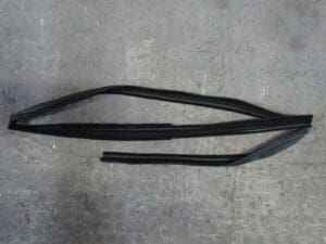 60509627  GUARNIZIONE PROFILO  PORTA POSTERIORE DX ALFA 164 NUOVO ORIGINALE
