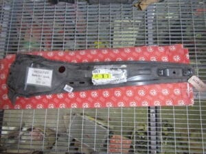 46558711 LAMIERATO  RINFORZO PIANTONE PORTA DX ALFA 147 5 PORTE  NUOVO ORIGINALE