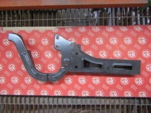 60685945 LAMIERATO SUPPORTO MENSOLA PARAFANGO DX ALFA 147 GTA NUOVO ORIGINALE