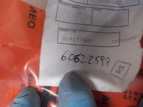 60622597 SCONTRINO PORTELLONE VANO BAGAGLI ALFA 33 146 NUOVO ORIGINALE - immagine 3