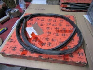 60630673 GUARNIZIONE SX GOCCIOLATOIO ALFA 146 NUOVO ORIGINALE
