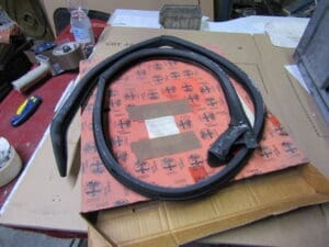 60651261 GUARNIZIONE DX GOCCIOLATOIO ALFA 156 NUOVO ORIGINALE