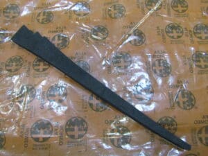 60624862 GUARNIZIONE TENUTA SOTTOPORTA ANTERIORE SX ALFA   GTV  NUOVO ORIGINALE