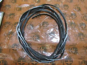 60598485  PROFILO  GUARNIZIONE PARABREZZA ALFA   75 NUOVO ORIGINALE