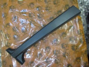 60603547 RIVESTIMENTO MONTANTE CENTRALE ESTERNO SX ALFA 146 155 NUOVO ORIGINALE