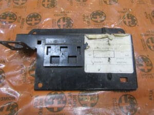 195320508000 SUPPORTO CENTRALINA RELE ALFA 75 NUOVO ORIGINALE