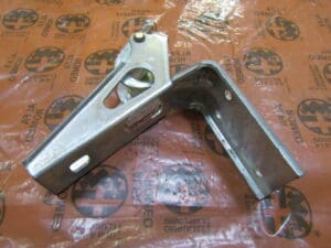 60538662  CERNIERA SINISTRA COFANO ALFA 33  NUOVO ORIGINALE
