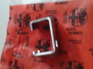 60717801 CAVALLOTTO POSTERIORE MANIGLIA ALFA SPIDER NUOVO ORIGINALE