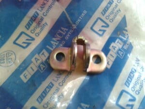 60810824 SUPPORTO TIRANTE ARRESTO PORTE ALFA 145 146 164 GTV SPIDER NUOVO ORIGINALE