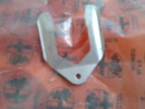 60503073 FORCELLA FISSAGGIO CILINDRETTO SERRATURA PORTIERA ALFA ROMEO 33 75 164 NUOVO ORIGINALE