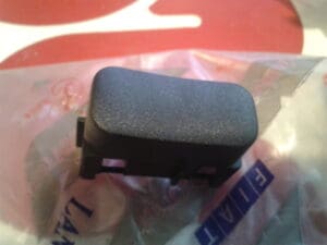 60779629  TAPPO PULSANTIERA CENTRALE ALFA 166 NUOVO ORIGINALE