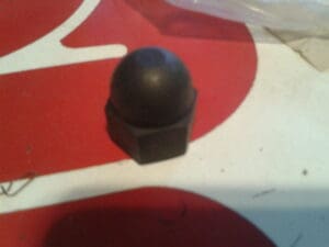 60506890 DADO PRIGIONIERI BASAMENTO ALFA 75 155 164 NUOVO ORIGINALE